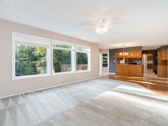 551 HAUSSLER Rd, Kelso, WA 98626