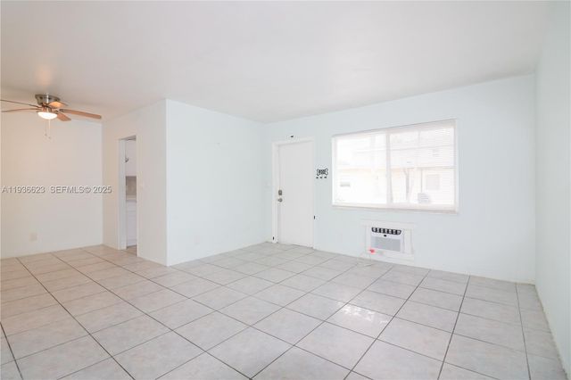 712 NE 8th St 102, Hallandale Beach, FL 33009