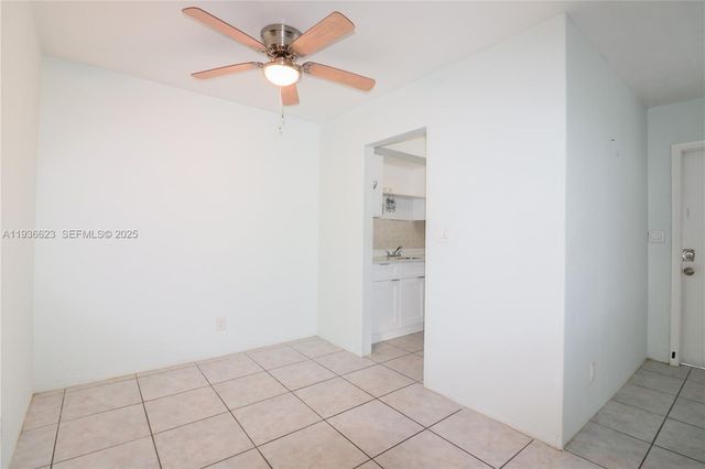712 NE 8th St 102, Hallandale Beach, FL 33009