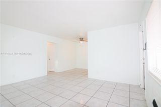 712 NE 8th St 102, Hallandale Beach, FL 33009