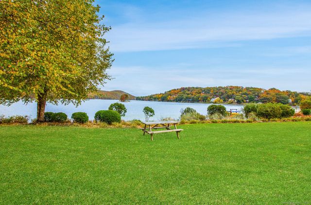 16 Hayestown Road A303, Danbury, CT 06811