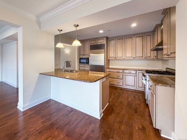 16 Hayestown Road A303, Danbury, CT 06811