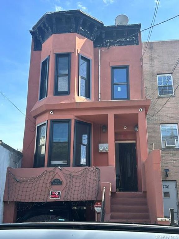 732 Belmont Avenue 2nd Floor, Brooklyn, NY 11208