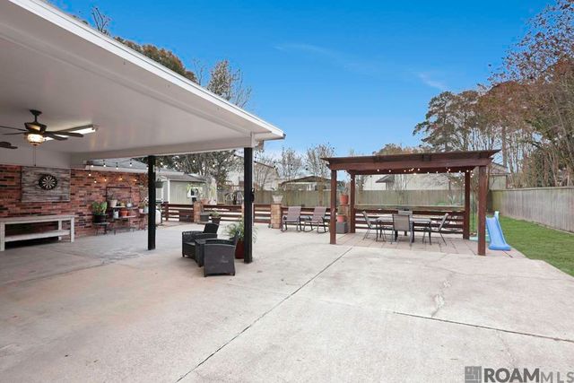 13726 Tech Dr, Central, LA 70818