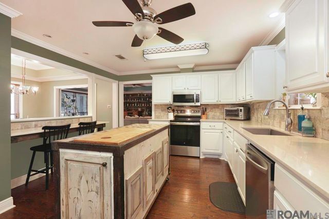 13726 Tech Dr, Central, LA 70818