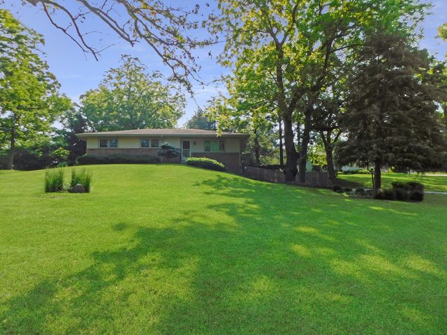 10282 Ray Drive, Roscoe, IL 61073
