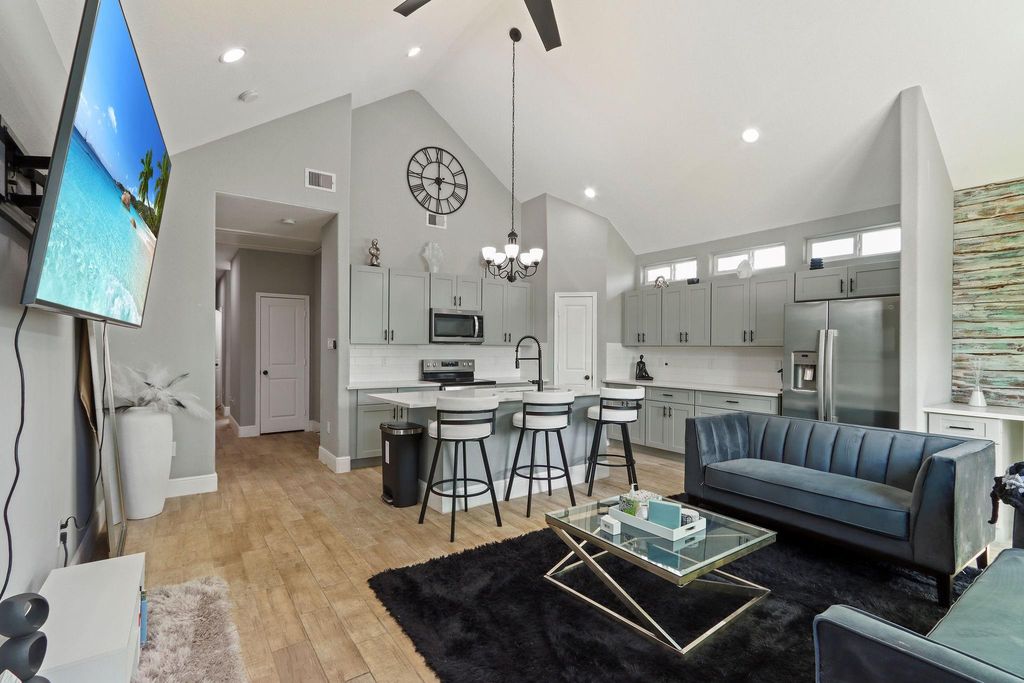 5607 Bacher Street B, Houston, TX 77028