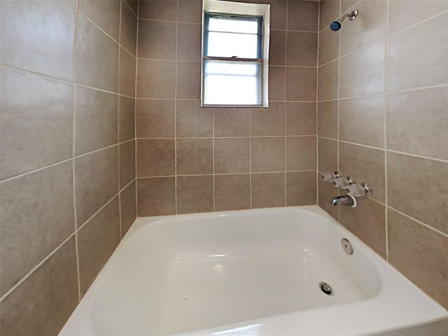 207 Oakwood Street, League City, TX 77573