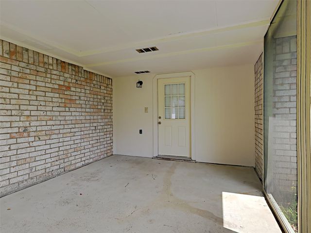 207 Oakwood Street, League City, TX 77573