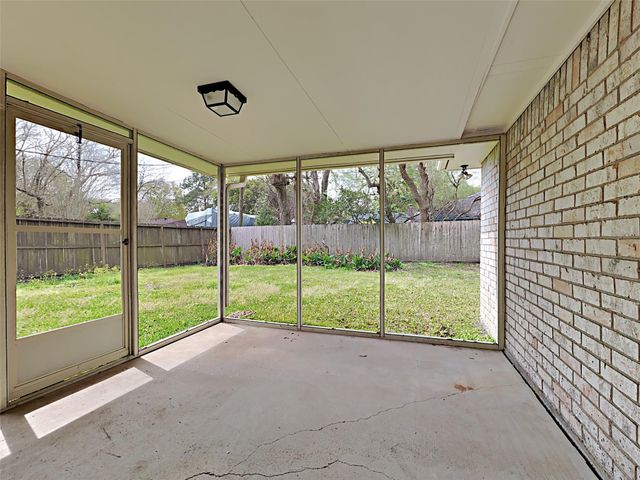 207 Oakwood Street, League City, TX 77573