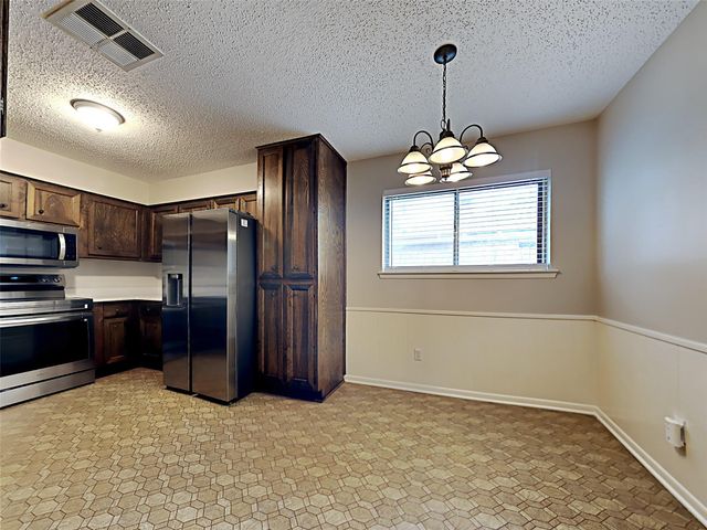 207 Oakwood Street, League City, TX 77573