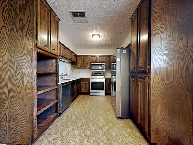 207 Oakwood Street, League City, TX 77573