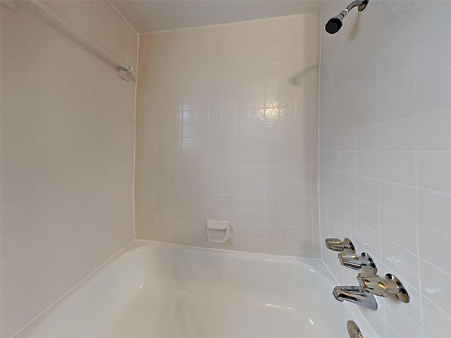 207 Oakwood Street, League City, TX 77573