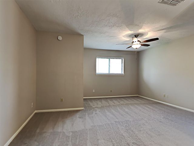 207 Oakwood Street, League City, TX 77573