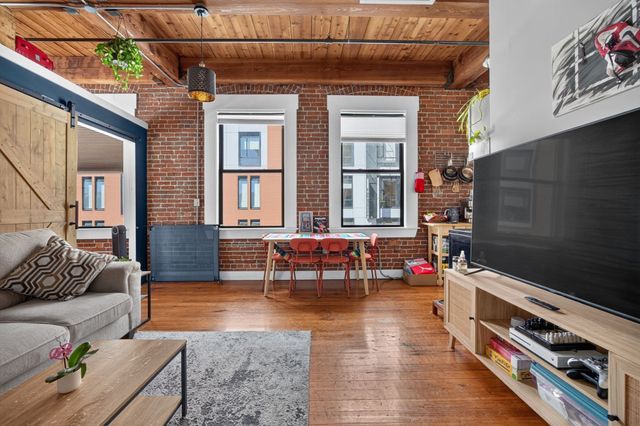 49 Munroe St 302, Lynn, MA 01901