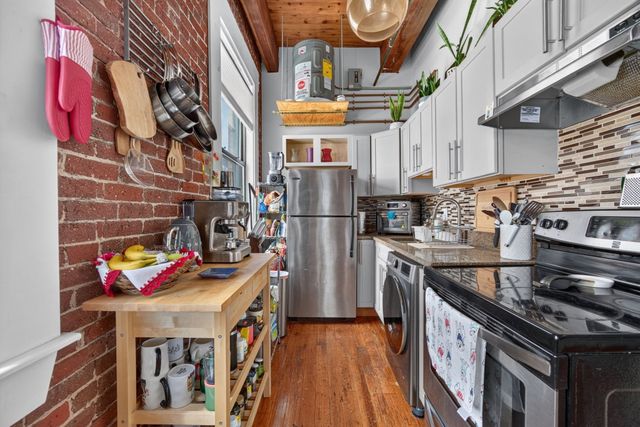 49 Munroe St 302, Lynn, MA 01901
