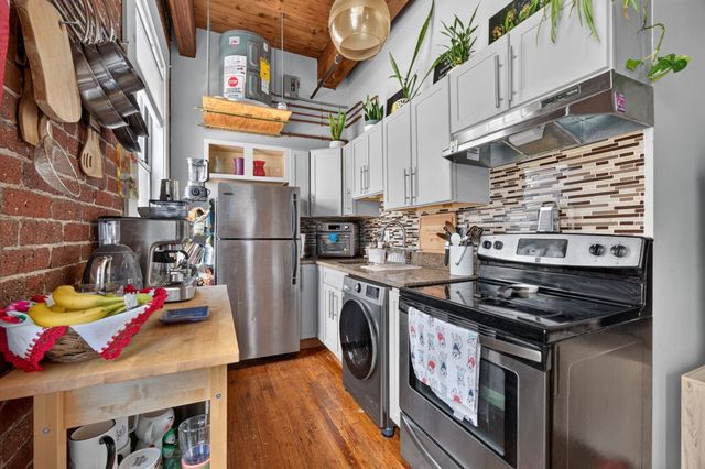 49 Munroe St 302, Lynn, MA 01901