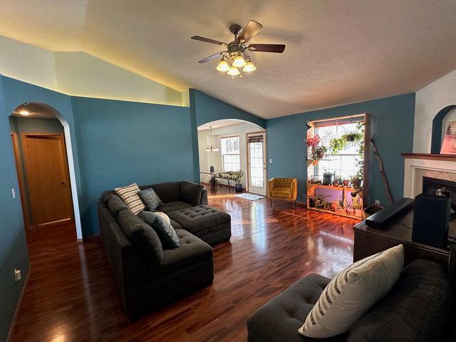 314 W Cherokee Path, Clever, MO 65631