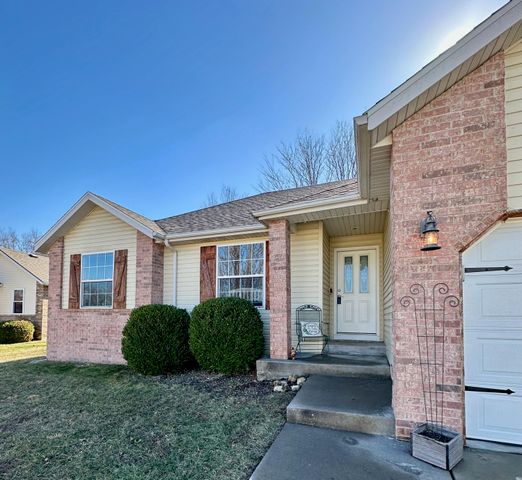 314 W Cherokee Path, Clever, MO 65631