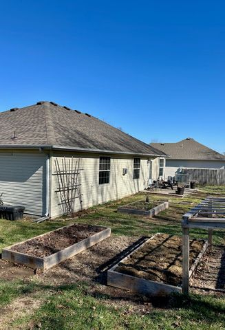 314 W Cherokee Path, Clever, MO 65631