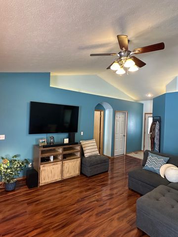 314 W Cherokee Path, Clever, MO 65631