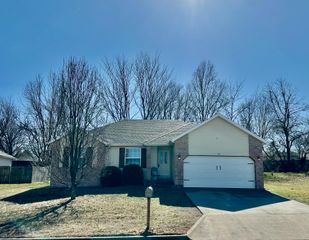 314 W Cherokee Path, Clever, MO 65631