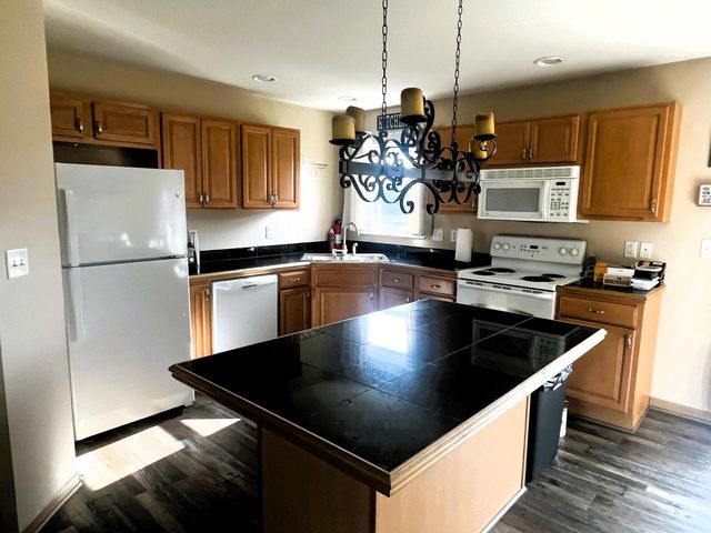 604 S Woodpine DRIVE, Elkhorn, WI 53121