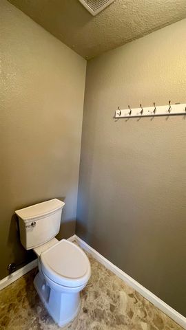 2231 Hillcrest Dr, Tracy, CA 95377