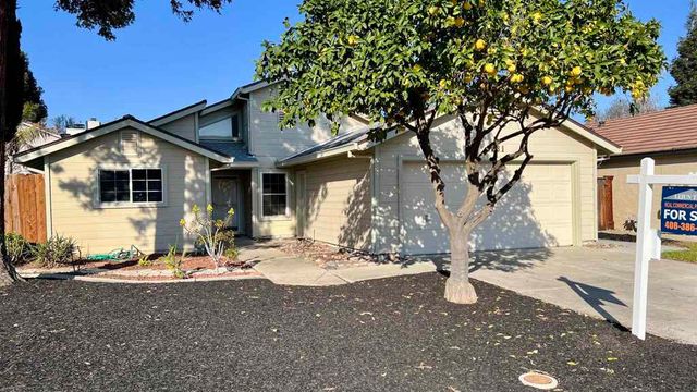 2231 Hillcrest Dr, Tracy, CA 95377