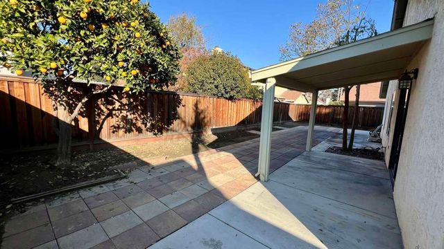 2231 Hillcrest Dr, Tracy, CA 95377