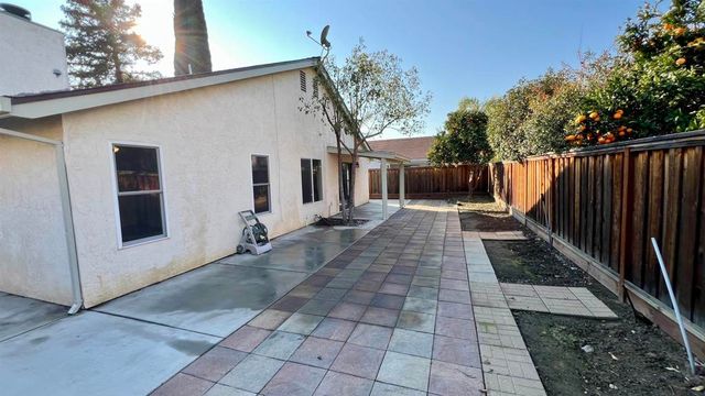 2231 Hillcrest Dr, Tracy, CA 95377