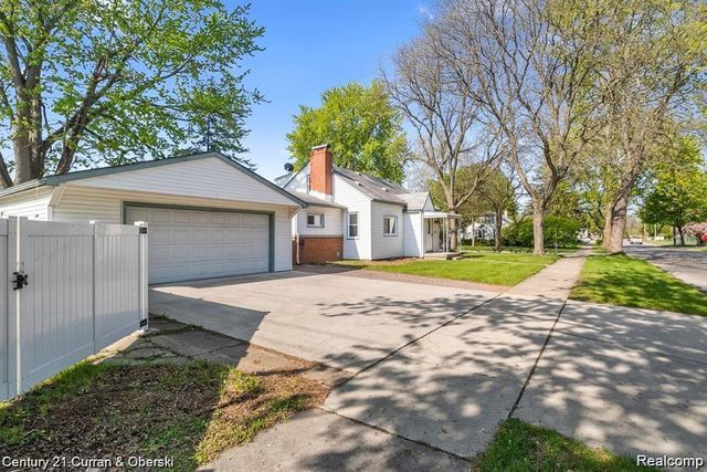 6644 N Vernon Street, Dearborn Heights, MI 48127