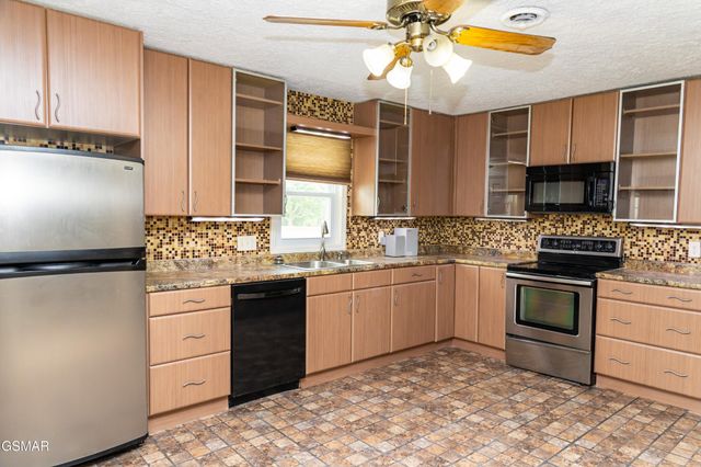 302 Park View Circle, Pigeon Forge, TN 37863