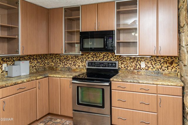 302 Park View Circle, Pigeon Forge, TN 37863