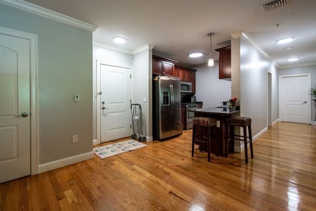 990 Vfw Pkwy 204, Boston, MA 02132