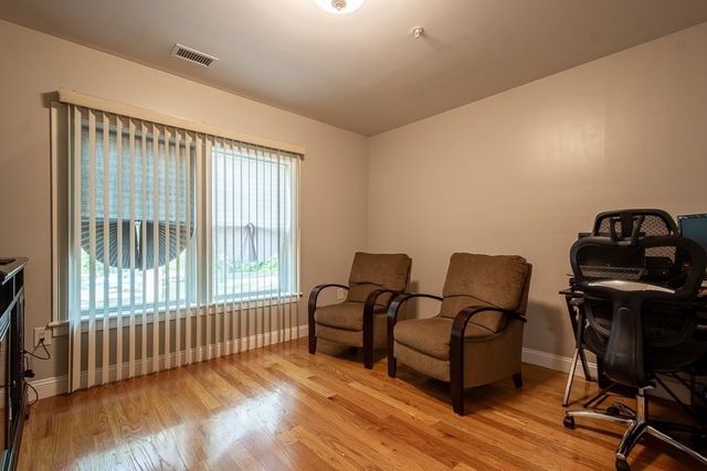 990 Vfw Pkwy 204, Boston, MA 02132