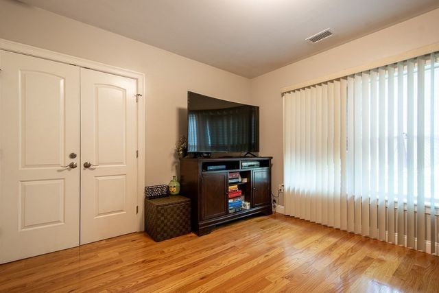 990 Vfw Pkwy 204, Boston, MA 02132