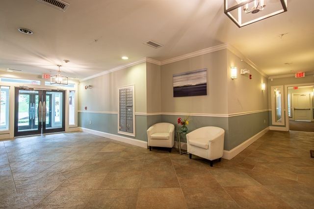 990 Vfw Pkwy 204, Boston, MA 02132