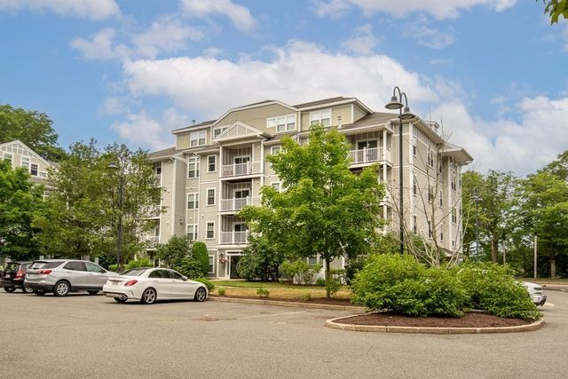 990 Vfw Pkwy 204, Boston, MA 02132