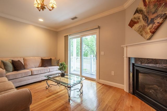 990 Vfw Pkwy 204, Boston, MA 02132