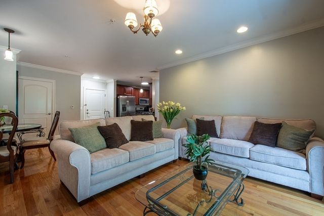 990 Vfw Pkwy 204, Boston, MA 02132