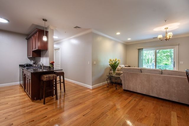 990 Vfw Pkwy 204, Boston, MA 02132