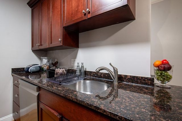 990 Vfw Pkwy 204, Boston, MA 02132