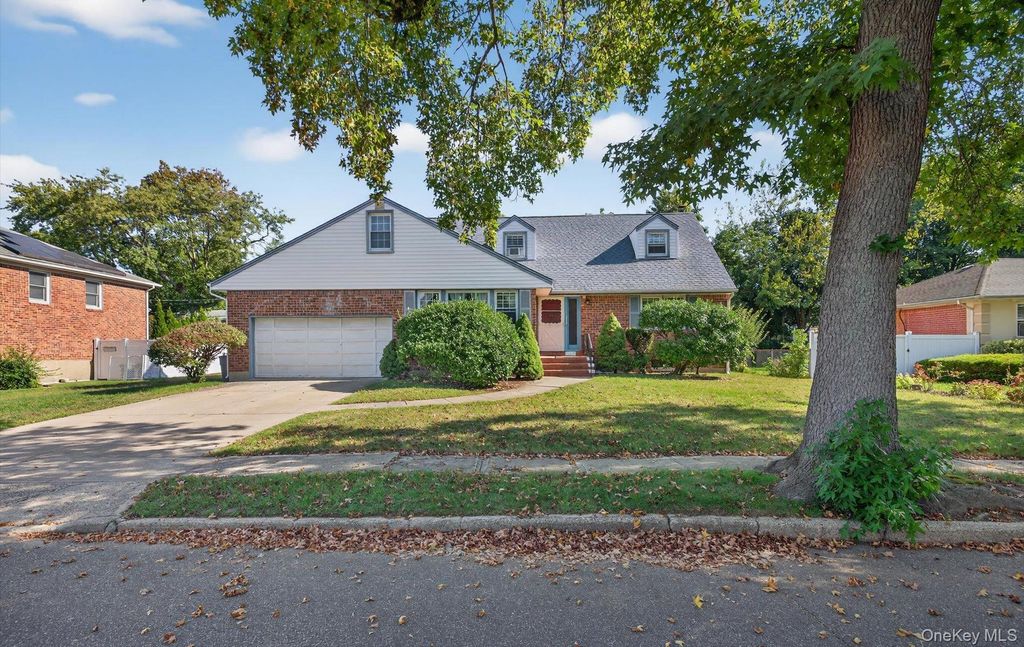 58 Sudbury Lane, Westbury, NY 11590