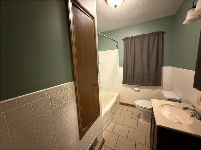 28 Ussery Drive, Lexington, MO 64067