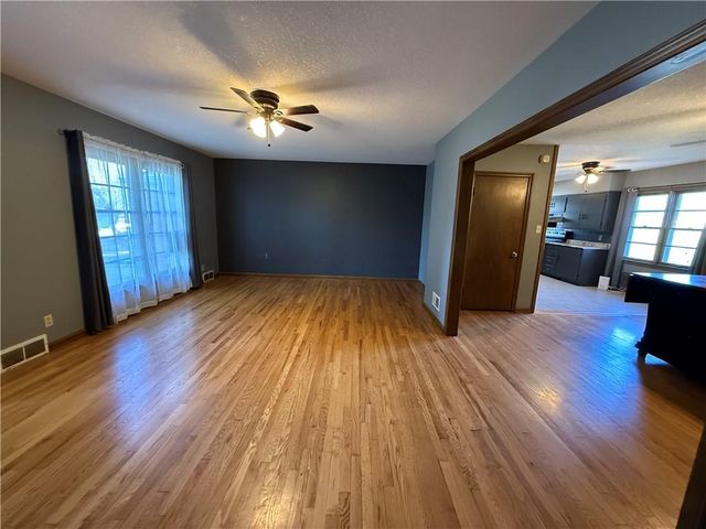 28 Ussery Drive, Lexington, MO 64067