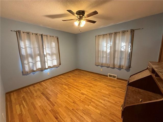 28 Ussery Drive, Lexington, MO 64067