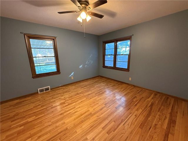 28 Ussery Drive, Lexington, MO 64067