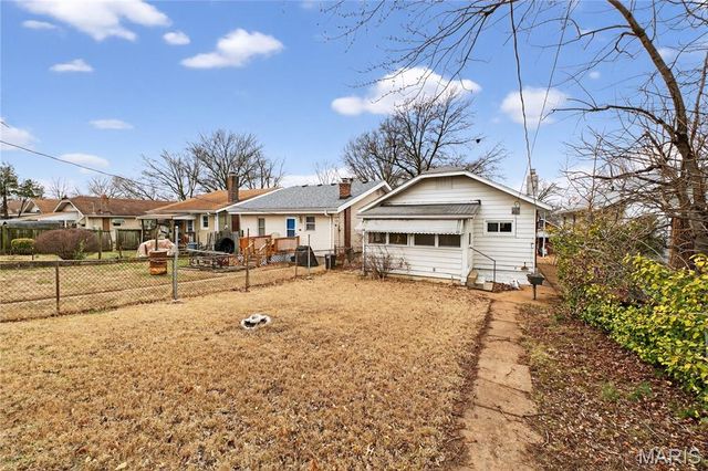 5220 Dewey Avenue, St Louis, MO 63116