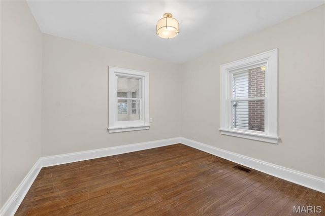 5220 Dewey Avenue, St Louis, MO 63116